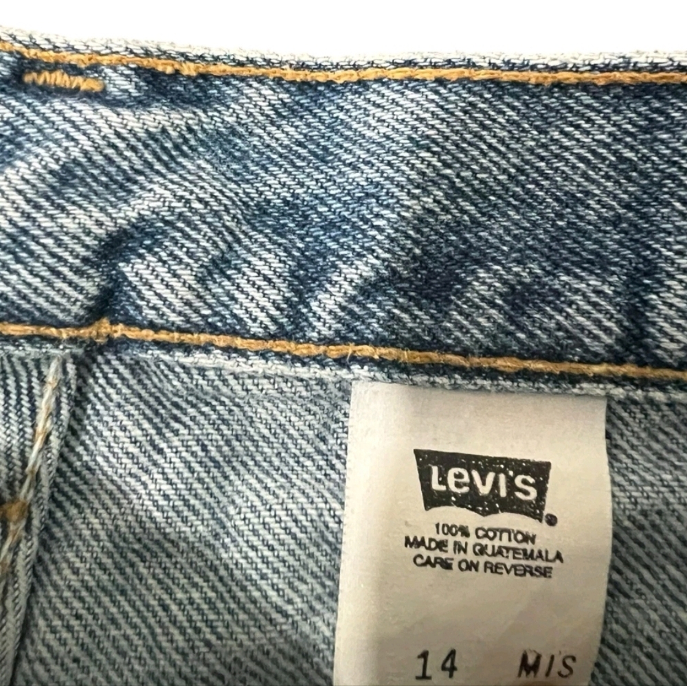 Vintage Y2K 2001 mom Levis Junior Relaxed Fit Blue Denim Shorts Size 14 Made - Picture 5 of 13